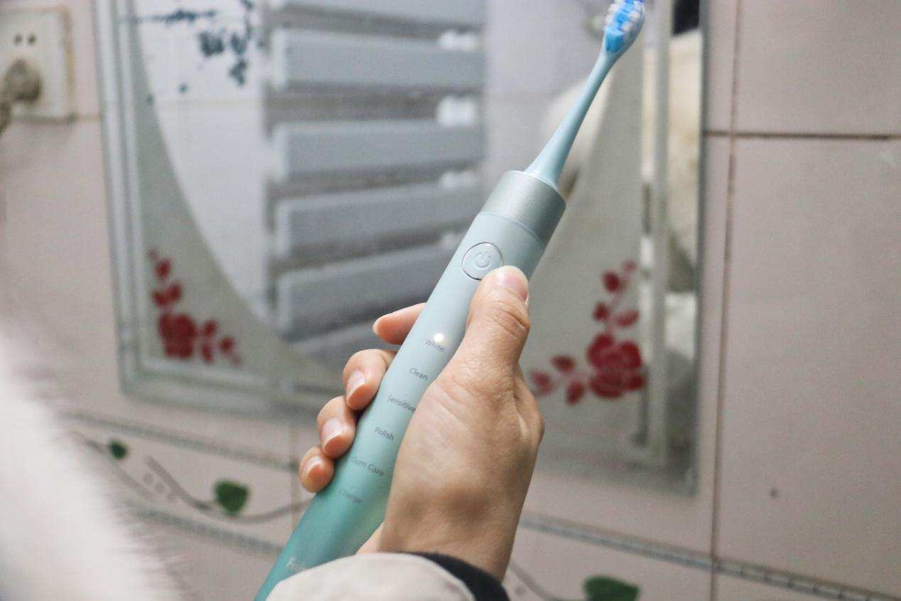 涨知识 电动牙刷真的比手动牙刷干净吗？