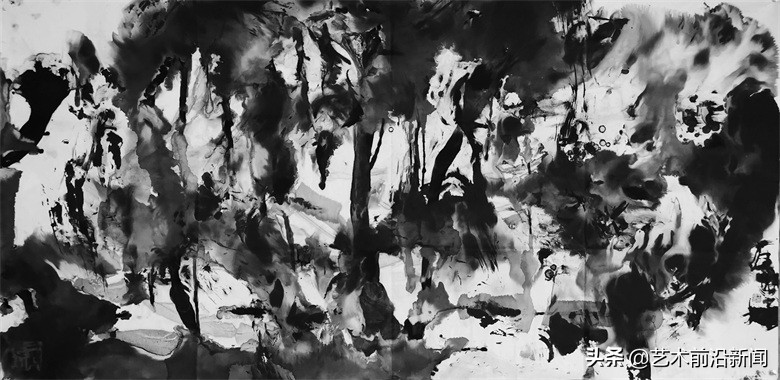 “石头娃”的水墨丹心——著名画家王小信创“水重乱柴皴”画法，彰显笔墨的力量