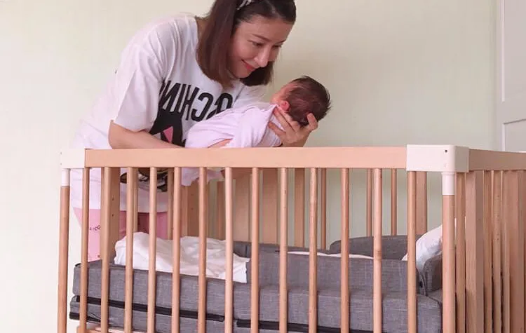 杨怡给女儿换超大婴儿床，小珍珠睡觉显超萌，表示能用到出嫁