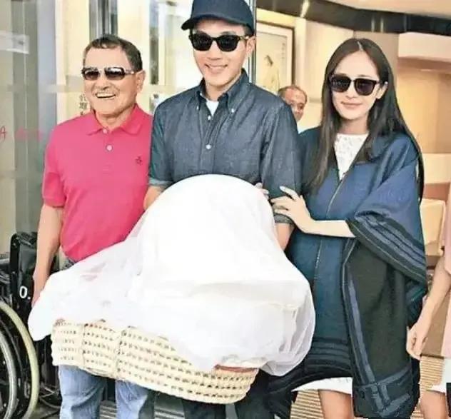 杨幂和赵丽颖离婚后，男方父亲的不同反应暴露了她们离婚后的情况