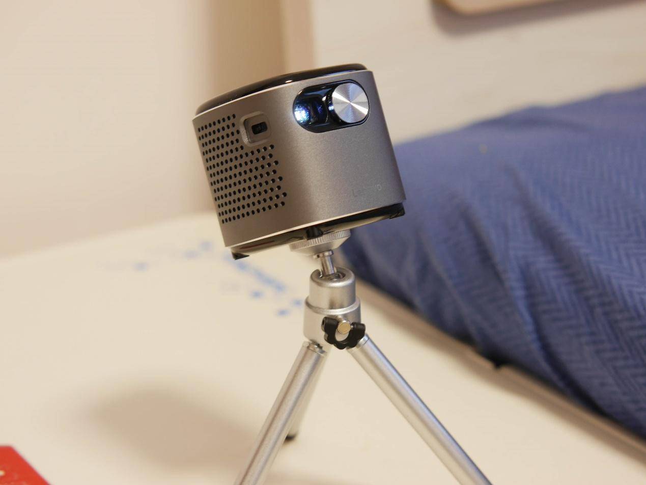 联想挑战最小投影仪？安卓系统，鸡蛋大小能投