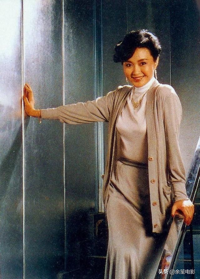 80年代当红女星方舒，二婚嫁给小十岁屠洪刚，如今过得怎么样了？