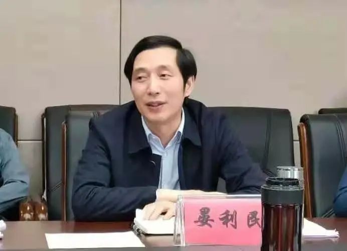 营山县教科体局局长晏利民一行深入云凤实验小学调研工作