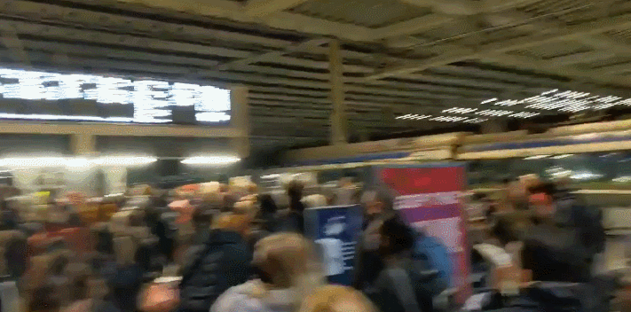 当初抨击武汉封城，如今30万市民逃离伦敦，英媒：拖累整个英国