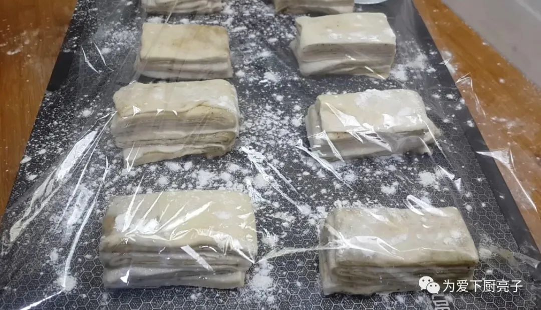 最近这蕉叶做法火了，锅里一炸，比面包馒头好吃，学会都能开店了
