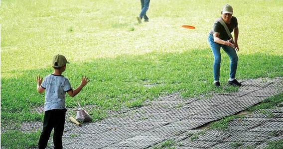 蔡依林父母确认离婚！6旬老父娶泰国娇妻5年生俩