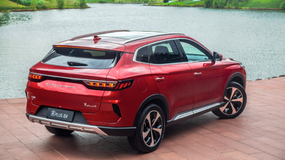 小鹏G3i对比宋PLUS EV：有趣向左，实用向右