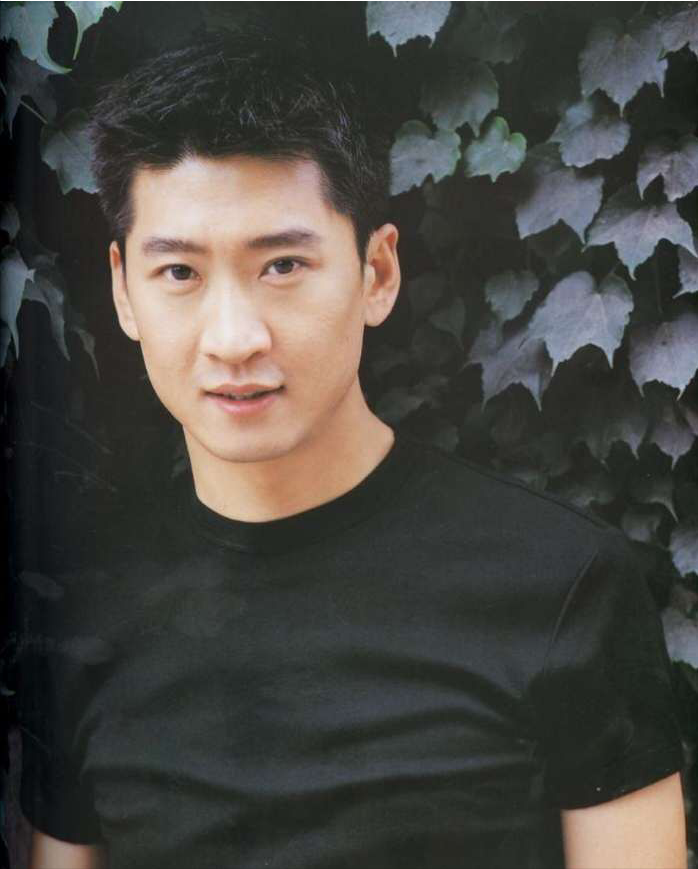 周杰的毁灭史：从“实力小生”到“种米农民”