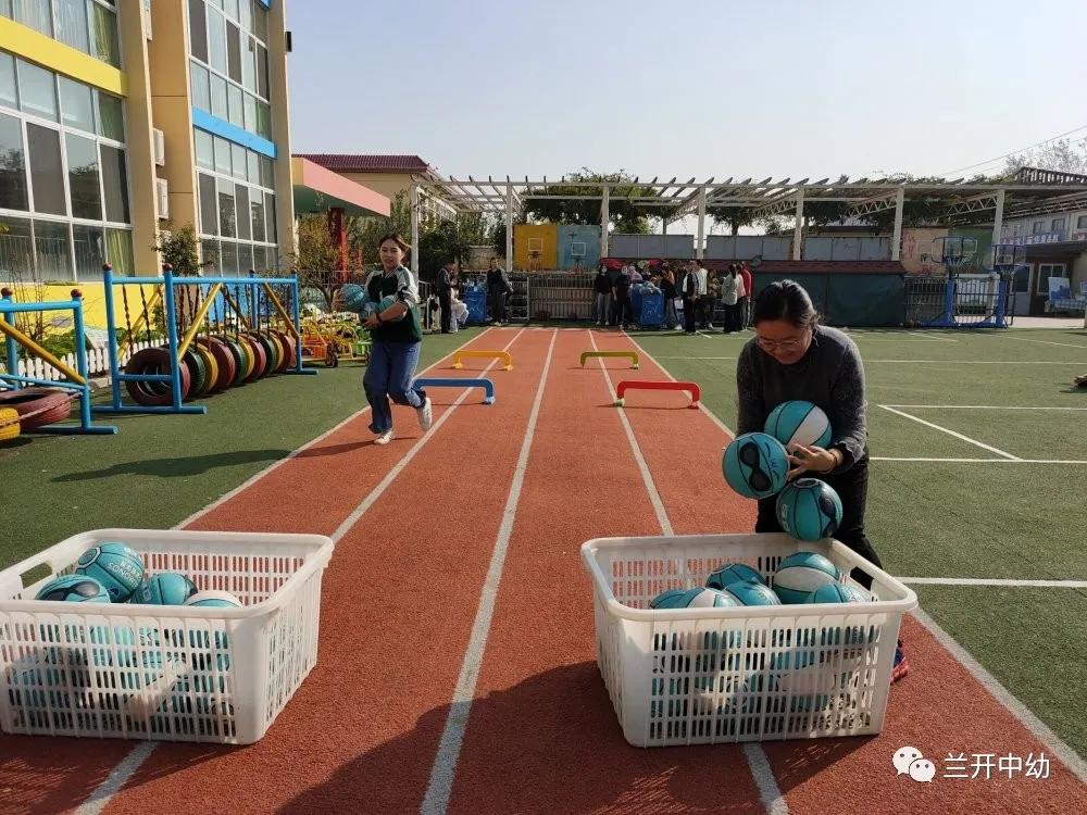 临沂市兰山经济开发区中心幼儿园召开教师趣味运动会