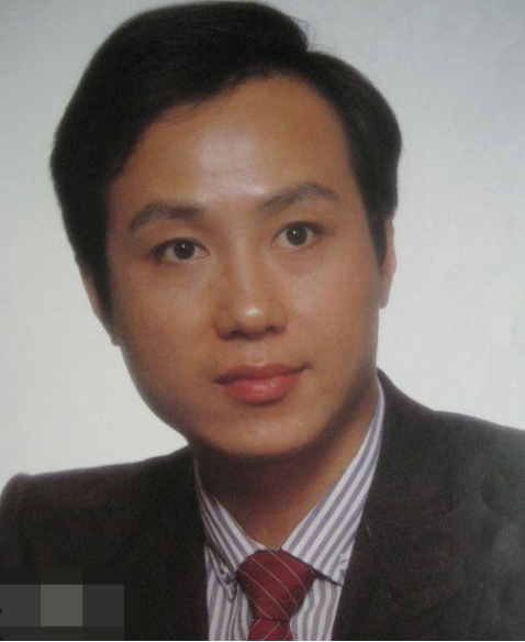 在罗京葬礼上哭的几乎休克的刘继红，为何却在