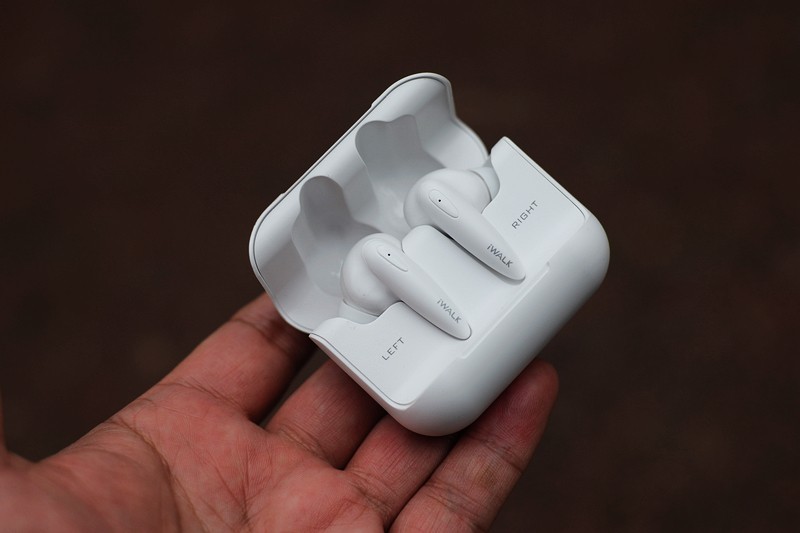 搭载10MM复合振膜 iWAKL魔音半入耳蓝牙耳机体验