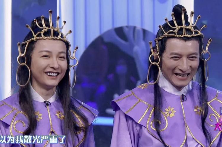 百变大咖秀不是比谁模仿得像吗？这些人太尴尬