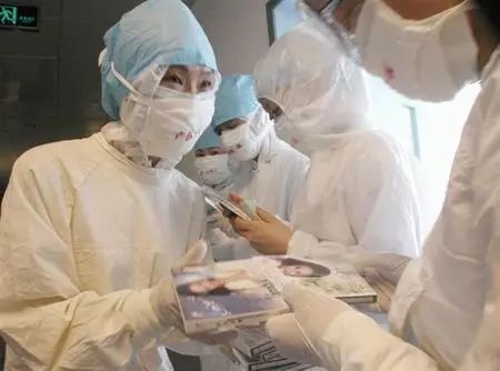 唱《纤夫的爱》的于文华，曾捧红大衣哥朱之文，如今转身当网红