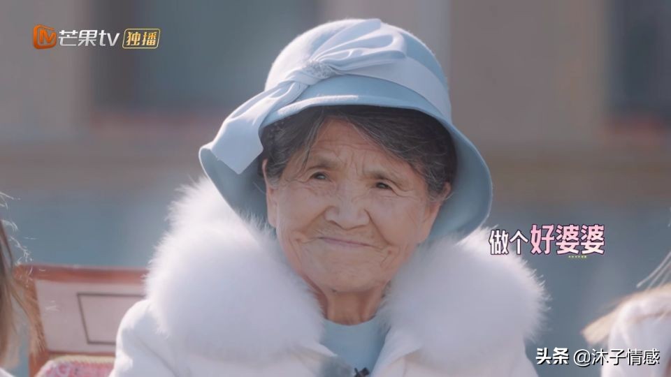黄圣依的婆婆被网友夸赞，看完她做的这些事，我明白了