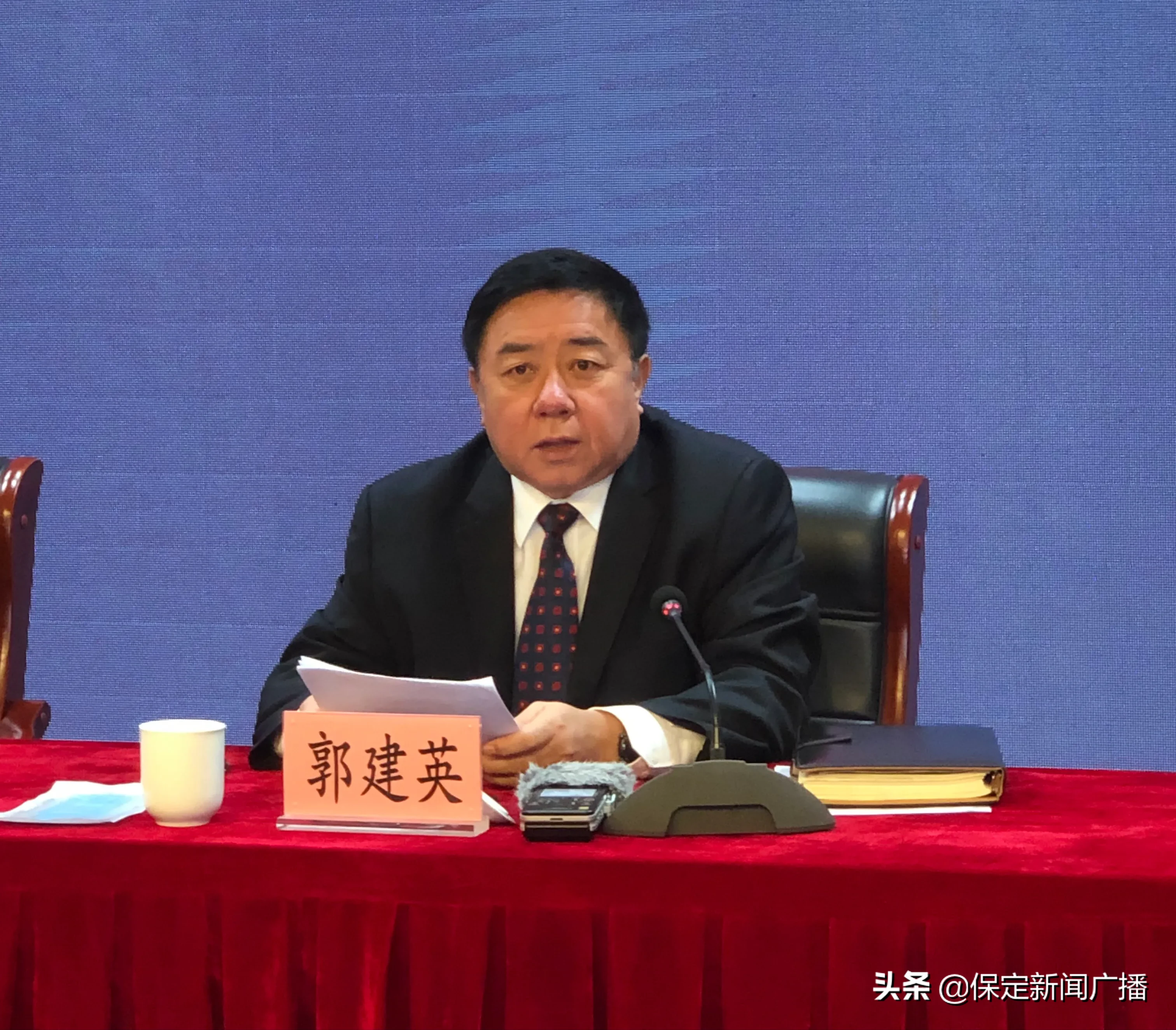 今天易县组织召开中医药传承创新发展大会，人民英雄张伯礼院士受邀致辞，共话中医药传承创新