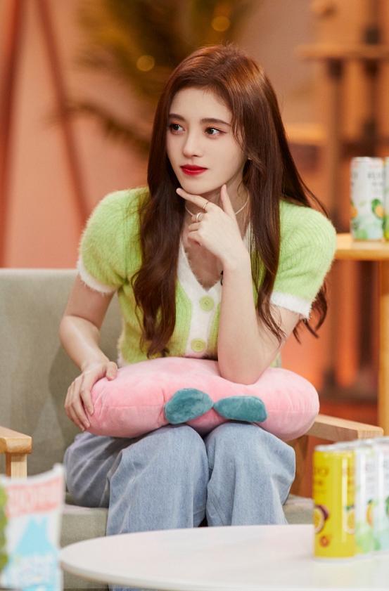 肩膀上都有硅胶？号称“四千年一遇的美女”，身上还有真东西吗？