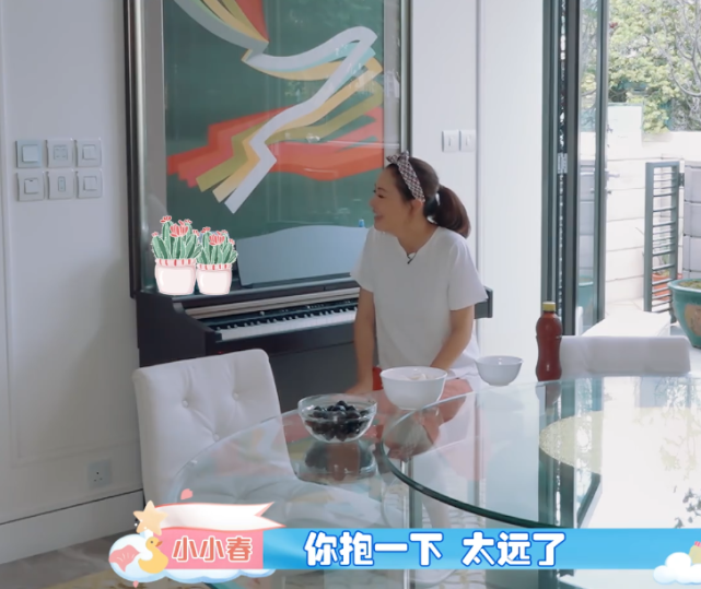 小小春向陈小春撒娇，他让爸爸做的事，应采儿都佩服，比女生还会