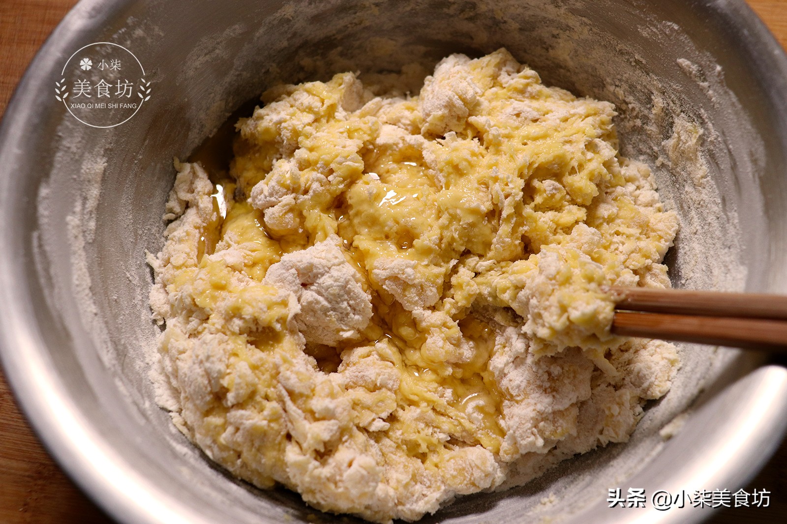 图片[9]-秋冬面粉别再蒸馒头了 加5个鸡蛋 不用烤箱 出锅比吃肉还香-起舞食谱网