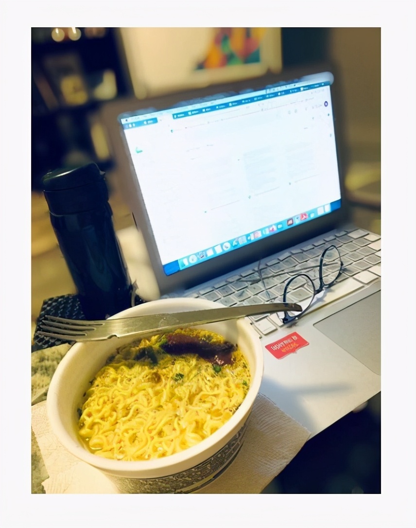 50岁港姐曝近况！曾是阔太住豪宅，因负债千万现与女儿摆摊赚钱