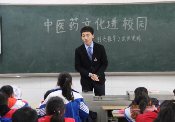 小学引进中医药课程，非必修课不用考试，家长的反应却让人迷惑