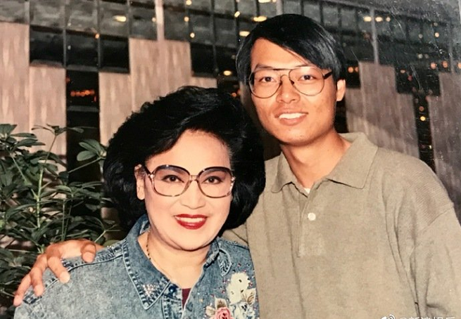 林峯悼念李香琴亲切喊奶奶，在《溏心风暴2》饰演对方最爱的孙子