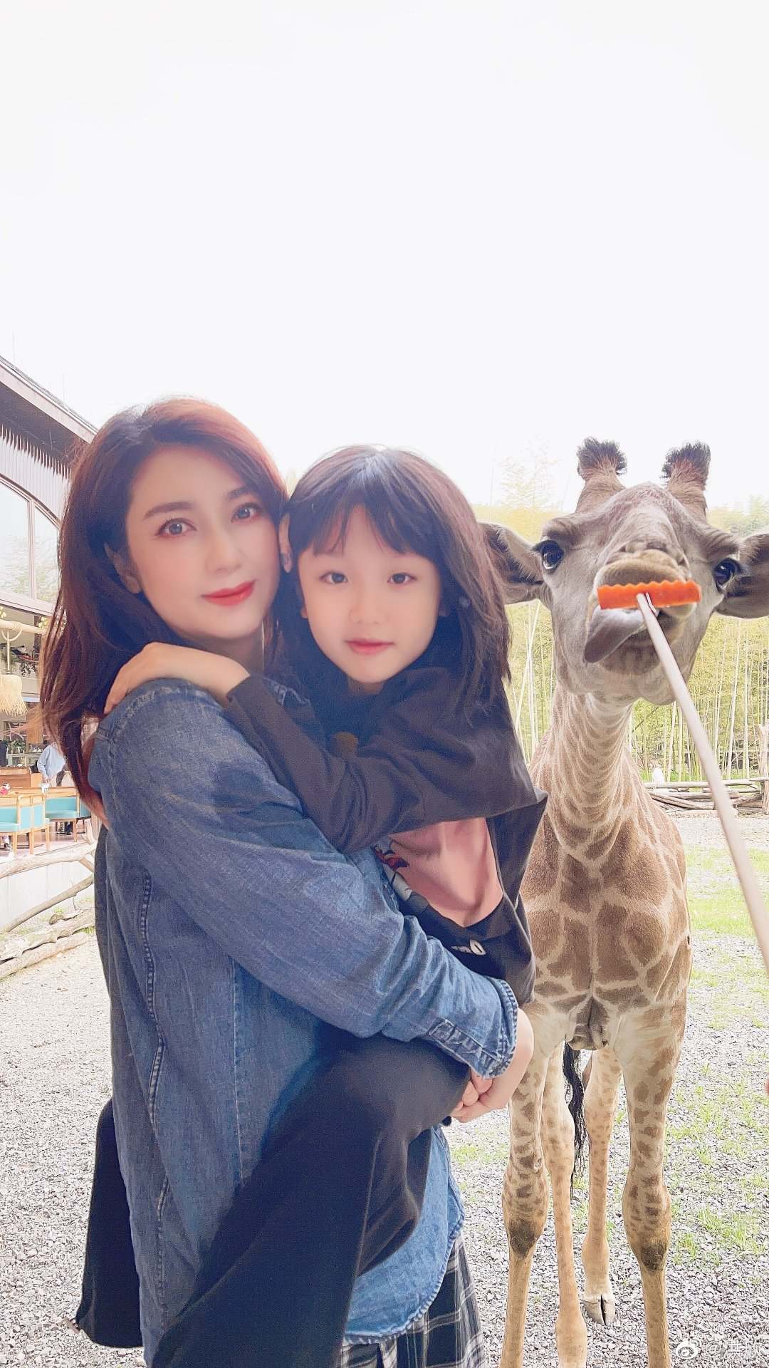 《请吃饭的姐姐》终于定档，蔡少芬与港圈三位女神成餐厅合伙人