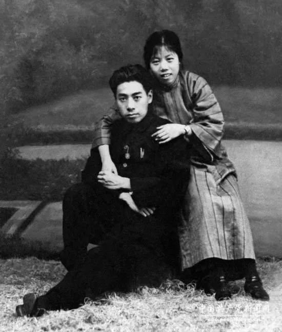 “望你珍摄,吻你万千!”周恩来一生写给邓颖超74封情书,没有一句“我爱你”却经典传世