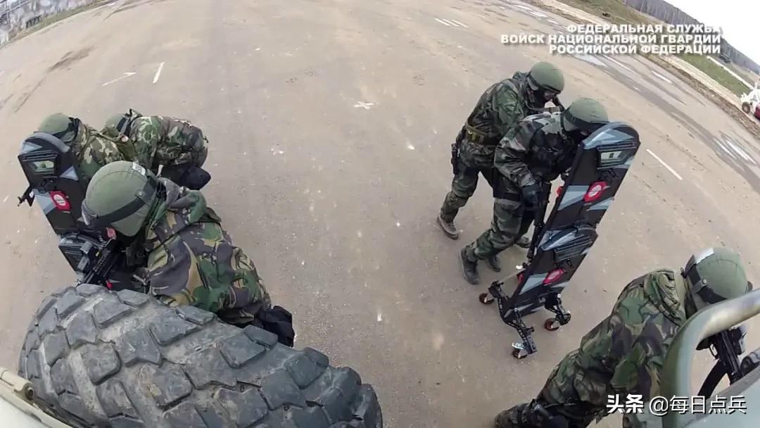 “俄式反恐，寸草不生”，笑梗而已，可别当真