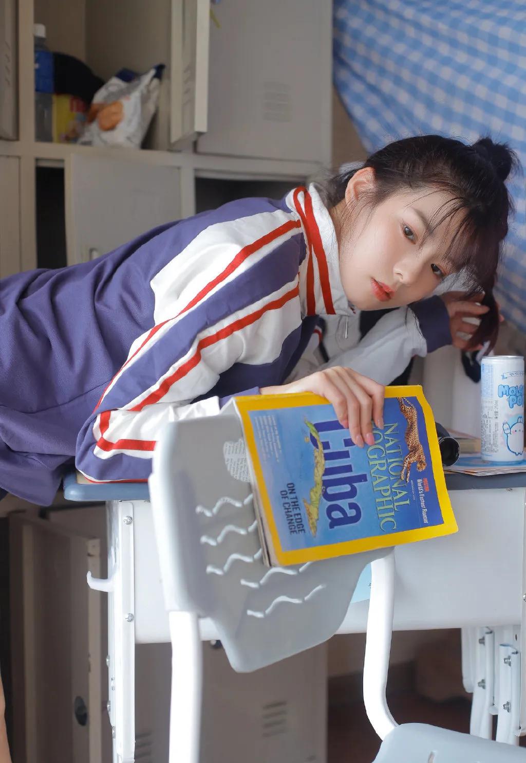 明星美女：運動服美女長腿制服寫真