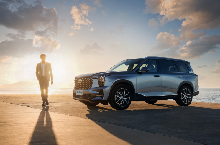 比亚迪回应汉EV碰撞后起火事件；全新红旗L5谍照曝光