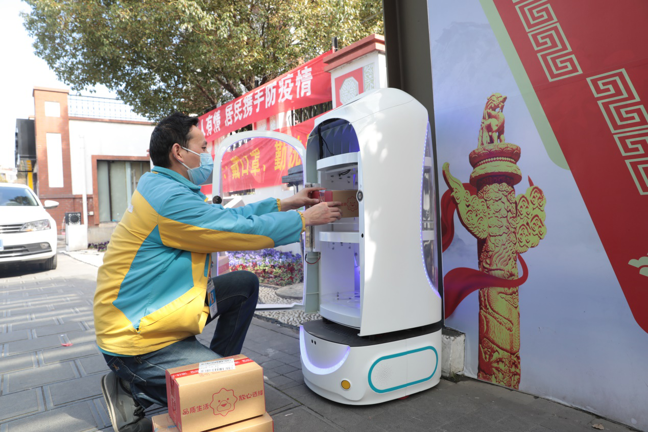 零售服务商转型显成效 苏宁成2020中国民企服务业第一
