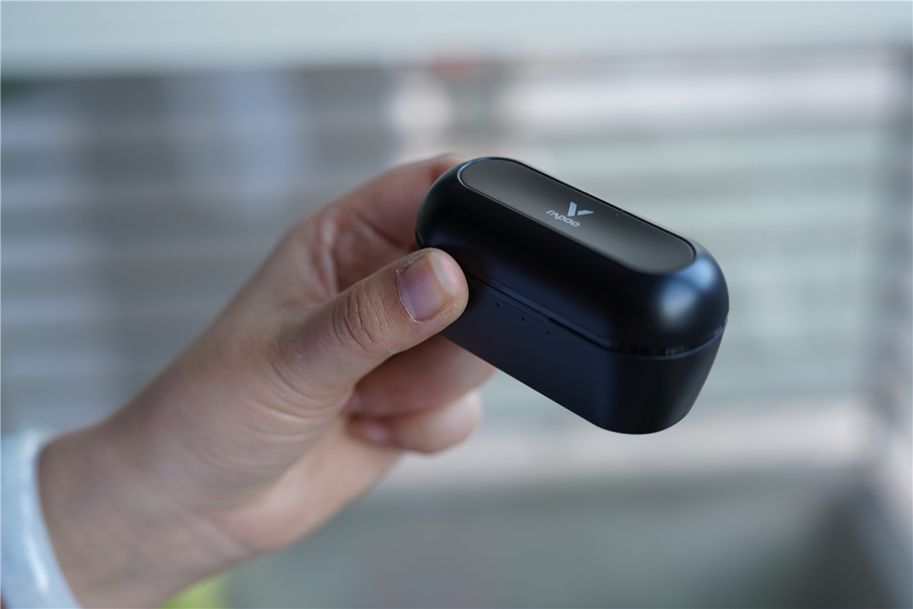 雷柏VM700蓝牙TWS背光游戏耳机光效和游戏更配哟