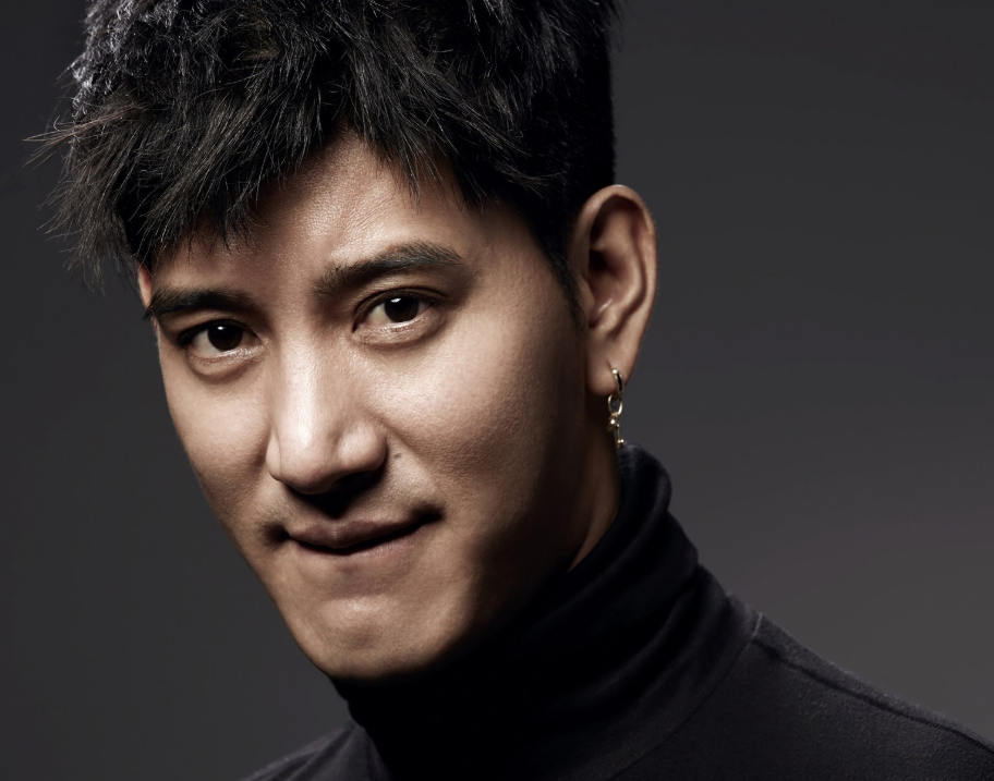 蒲巴甲点赞郑爽丑闻，十年前因走红毯产生过节