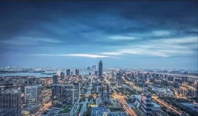 在美挣27年钱不改国籍，他把864家公司搬回中国！