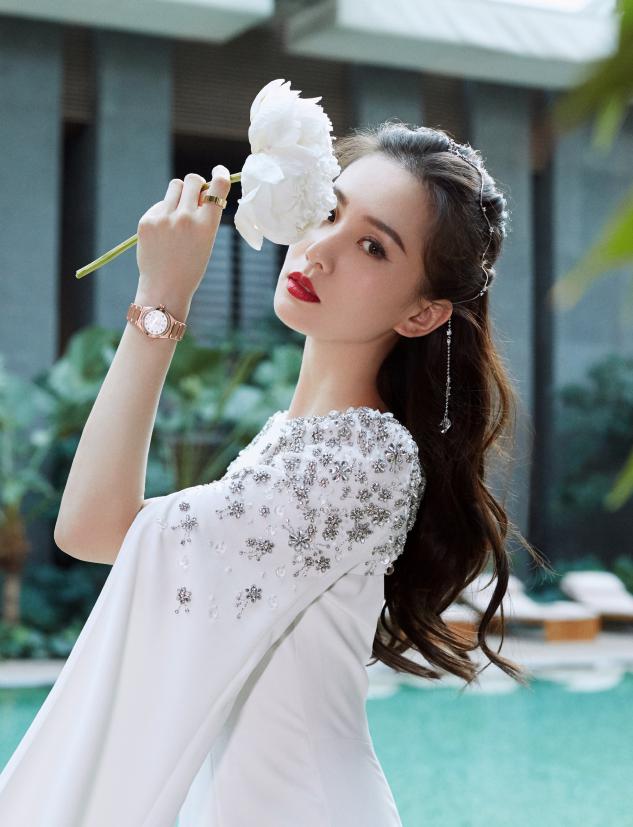 倪妮和刘诗诗同登杂志封面，网友：这气质差距