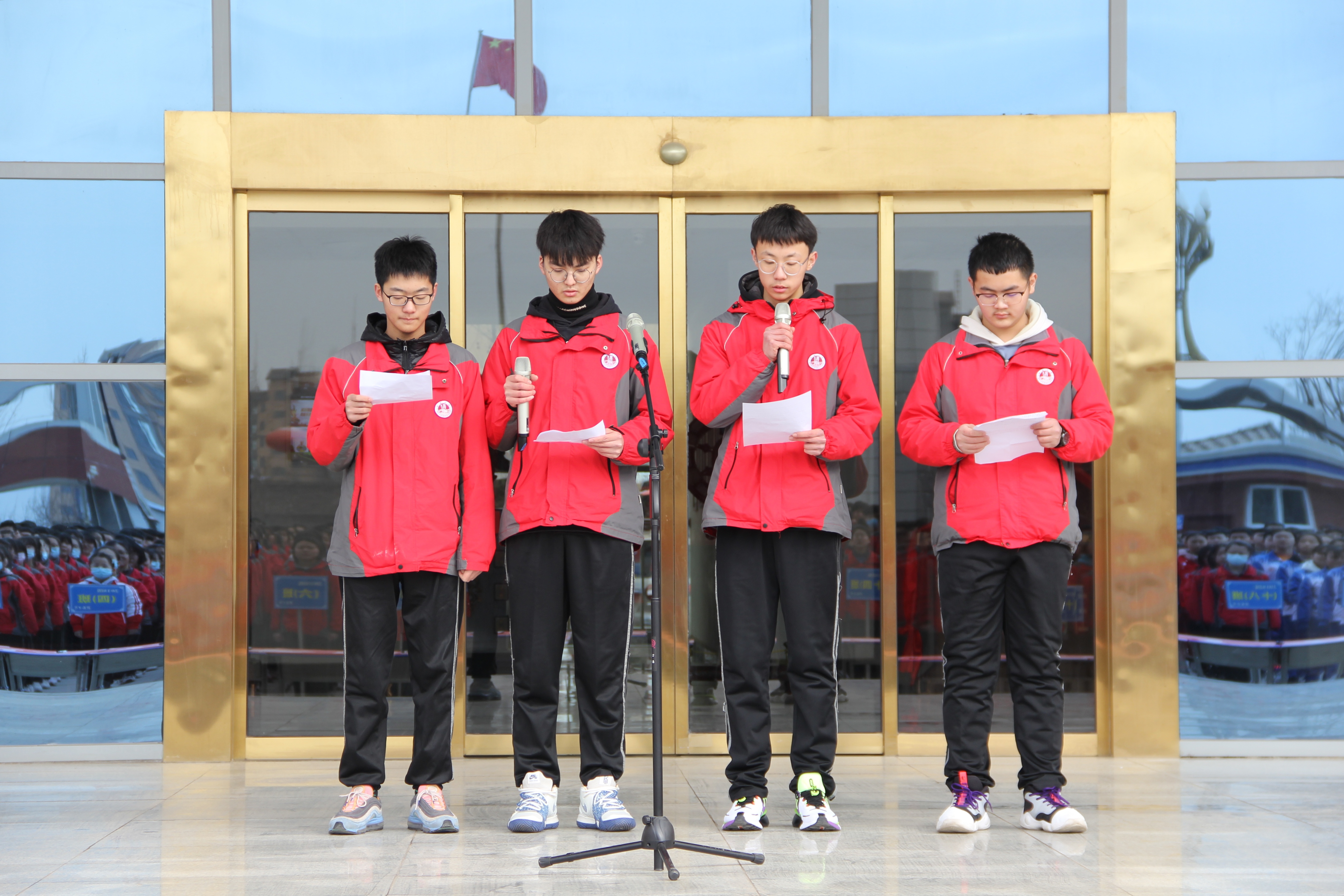 渭南中学举行2021年春季开学升旗仪式暨高考百日冲刺誓师大会