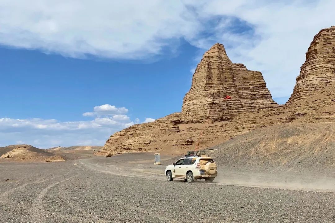 Self-driving Xinjiang Dahaidao No Man’s Land, deep into Yadan Desert, a rare wonder