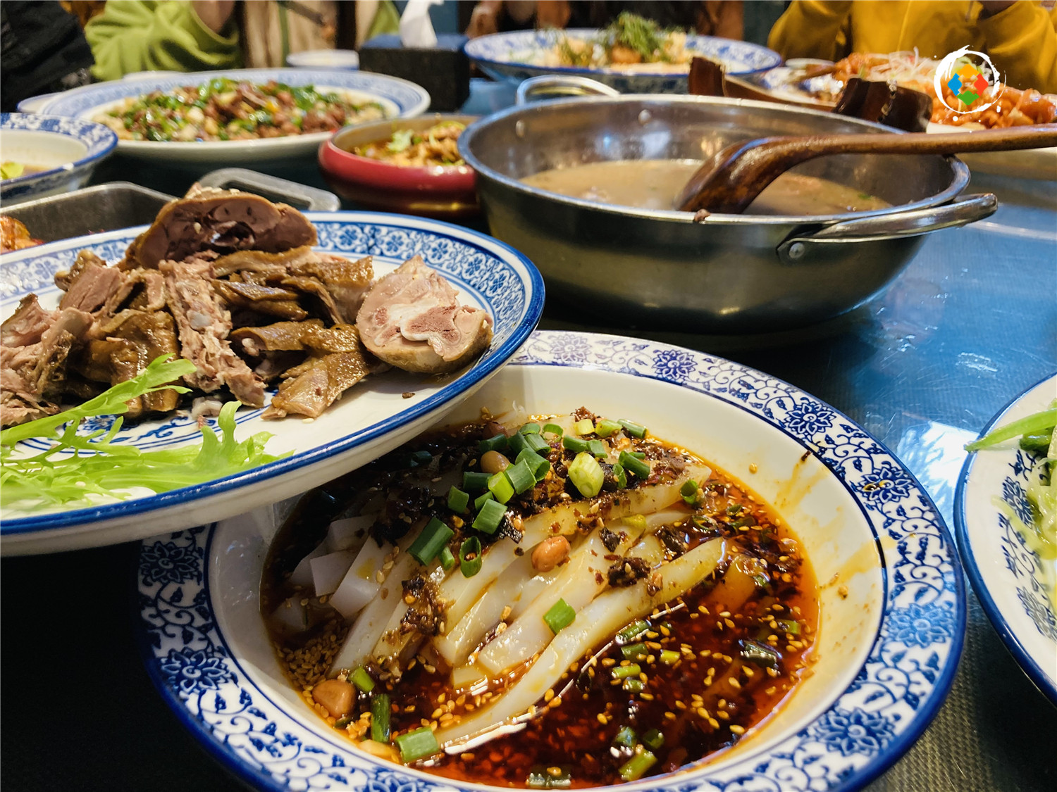 重庆人吃一顿团圆饭有多少道菜？20才刚刚起步，每一道都有特色