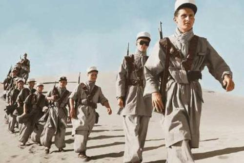 二战中最搞笑的场景：法军士兵被德军征服，回