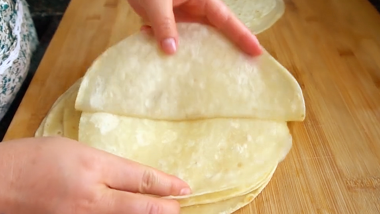 早餐別吃包子了，學會這樣做，一個雞蛋一張餅，營養美味真好吃