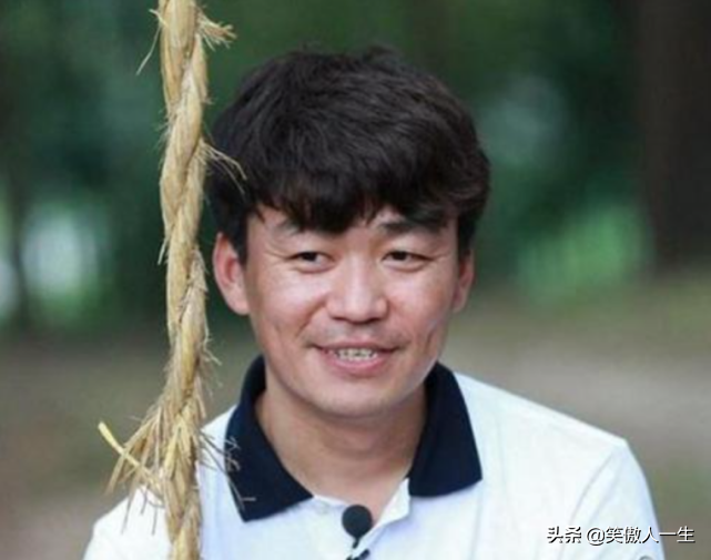 王宝强带儿子为母亲上坟，女友正面照曝光