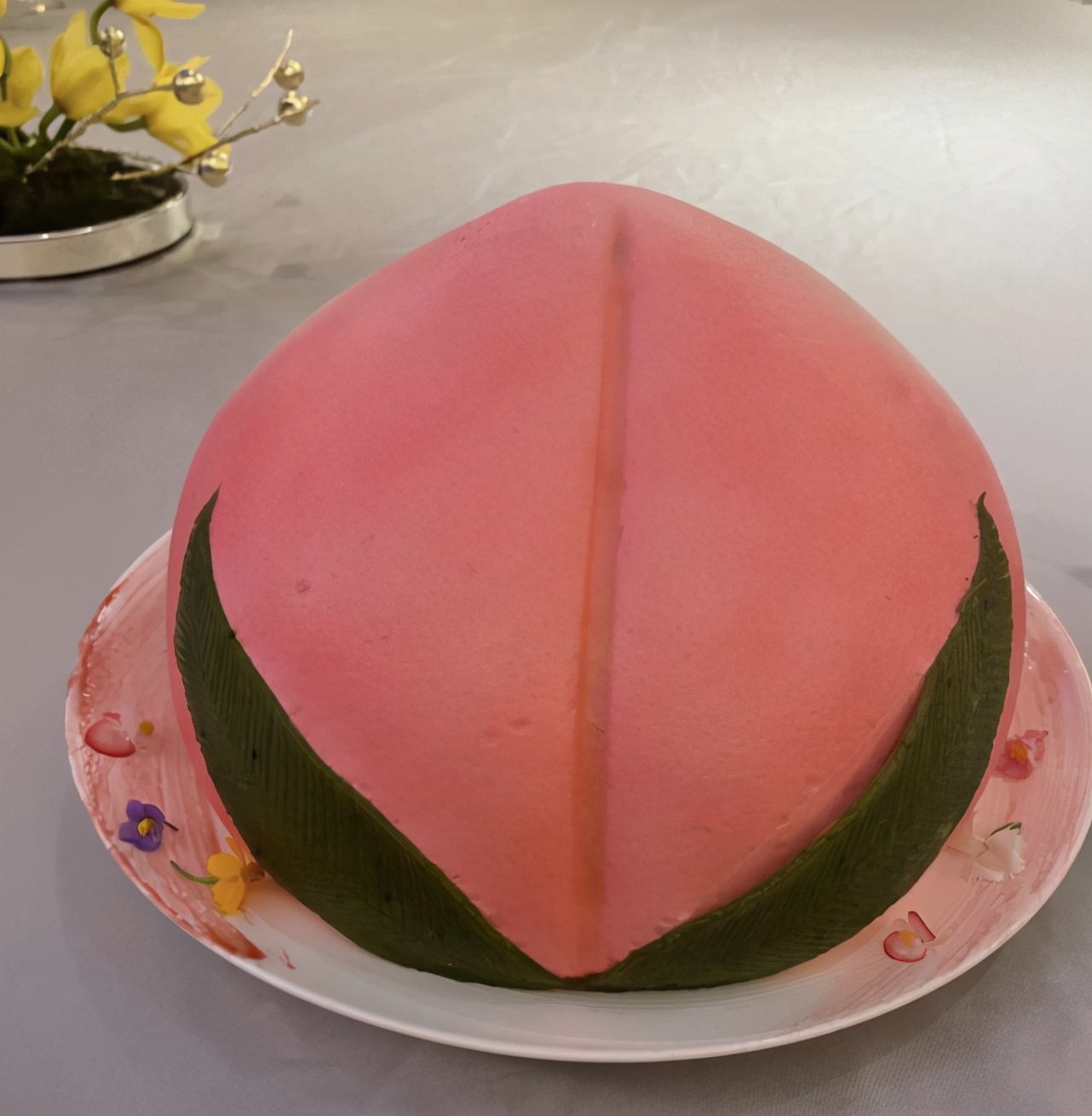 林心如生日宴現場曝光，霍建華秀恩愛，鎖喉式擁抱老婆盡顯佔有欲