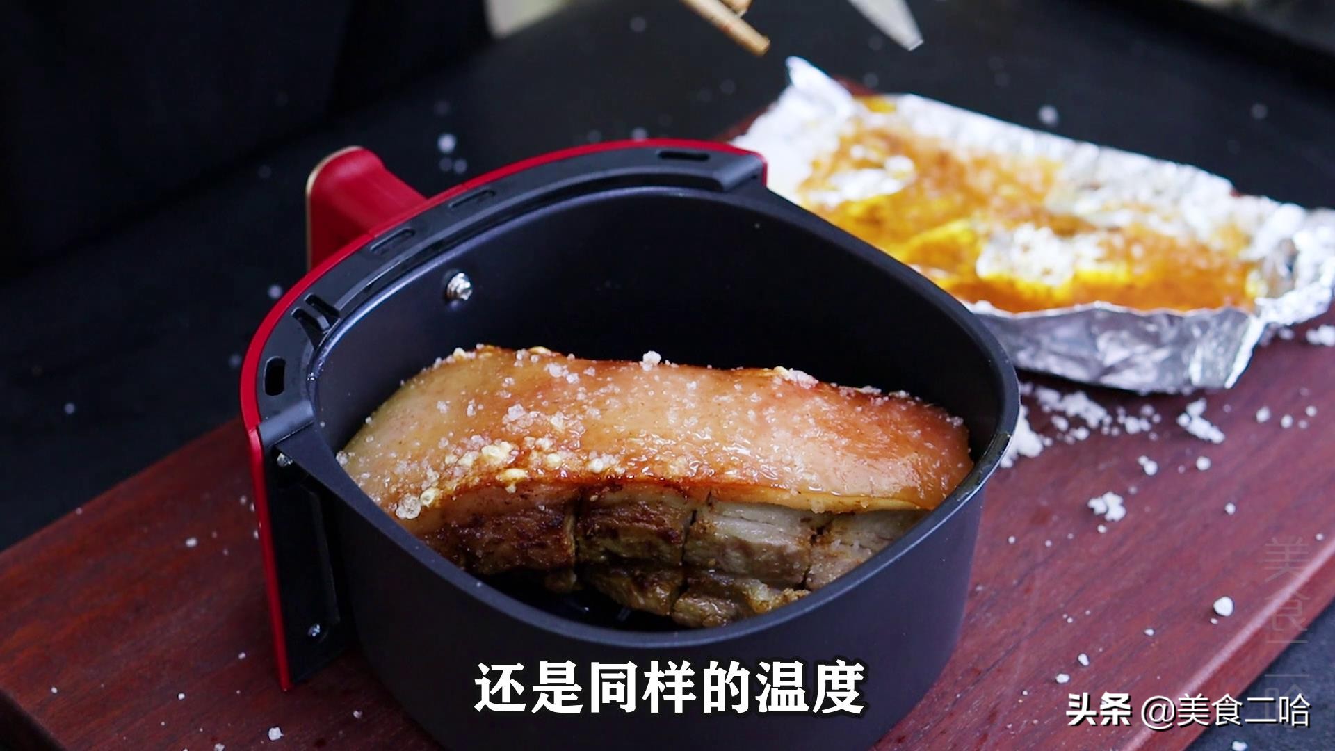 脆皮烤肉：原来烧烤店都是这么做的，酥香不油腻，配上啤酒超过瘾