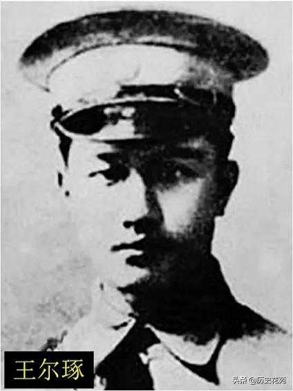 中国第一支红军在什么时候成立？总共多少人？