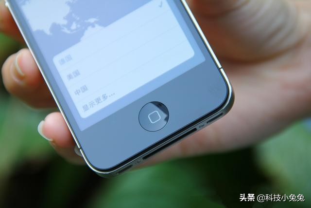 iPhone4s称得上一代经典手机，今年你仍在应用吗？浓浓的情结