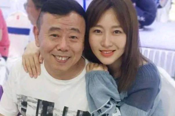 潘长江的同胞弟弟曝光，身高竟有一米八，还是