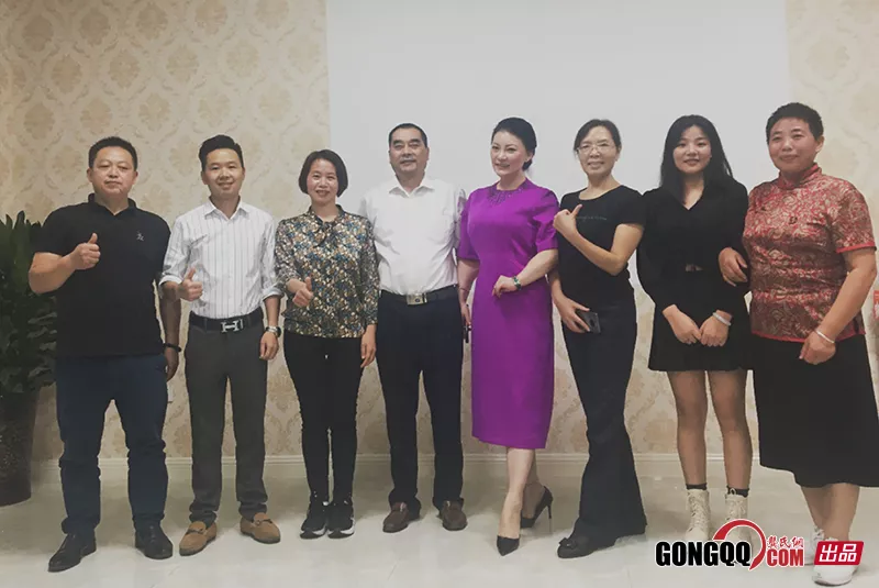 我们是相亲相爱的一家人