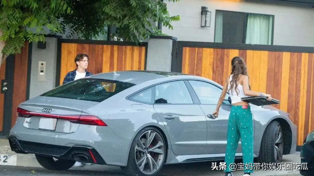 金靖官宣恋情，对方不是李佳琦，很多CP粉表示不爱了