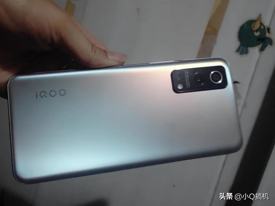 vivo心动价1399元，骁龙7系+128GB+55W快充，还有120Hz高刷屏