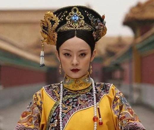 甄嬛传：甄嬛到死也不知，雍正死前用力拉扯“黄帘子”的真正原因